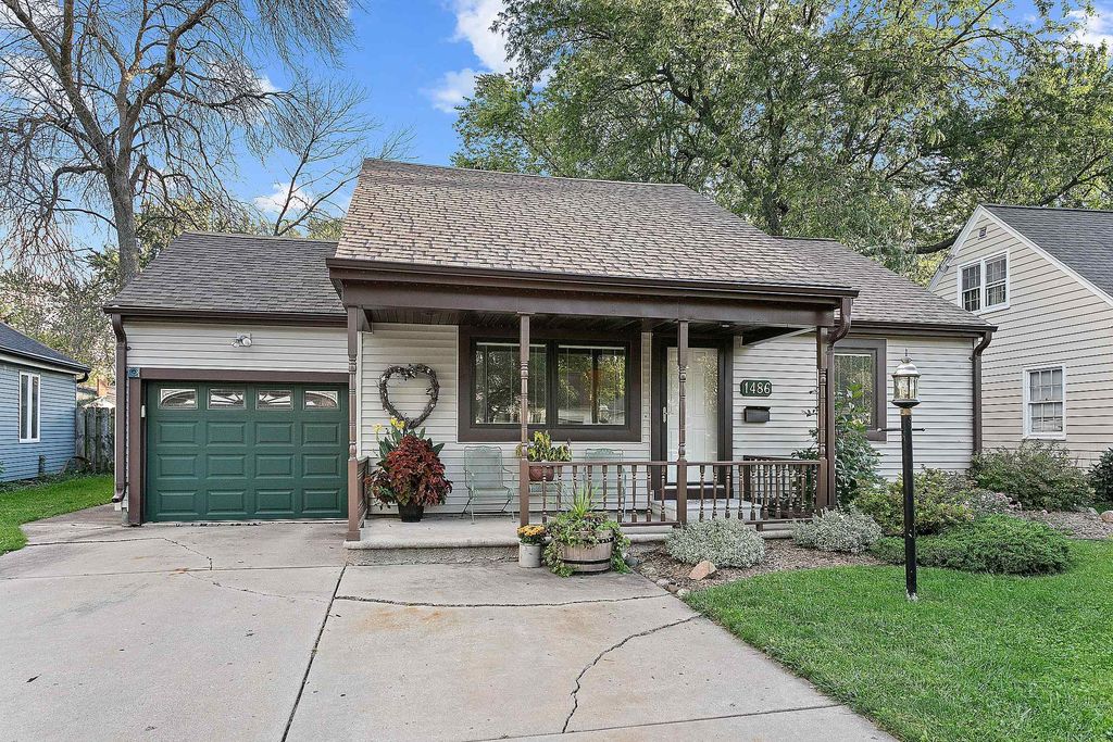 1486 McCormick St, Green Bay, WI 54301