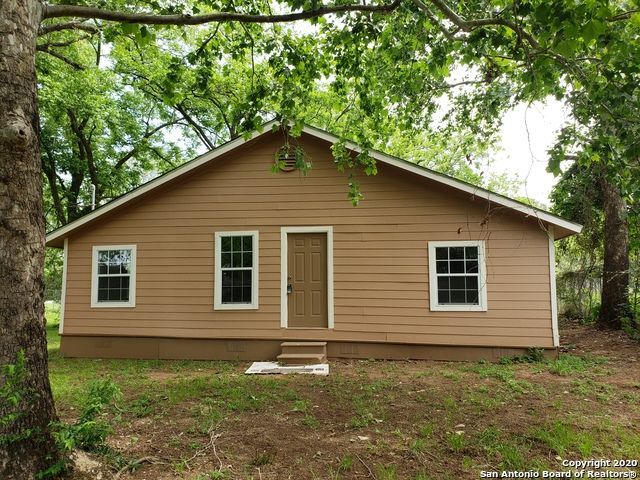 133 Pena Ln, Stockdale, TX 78160
