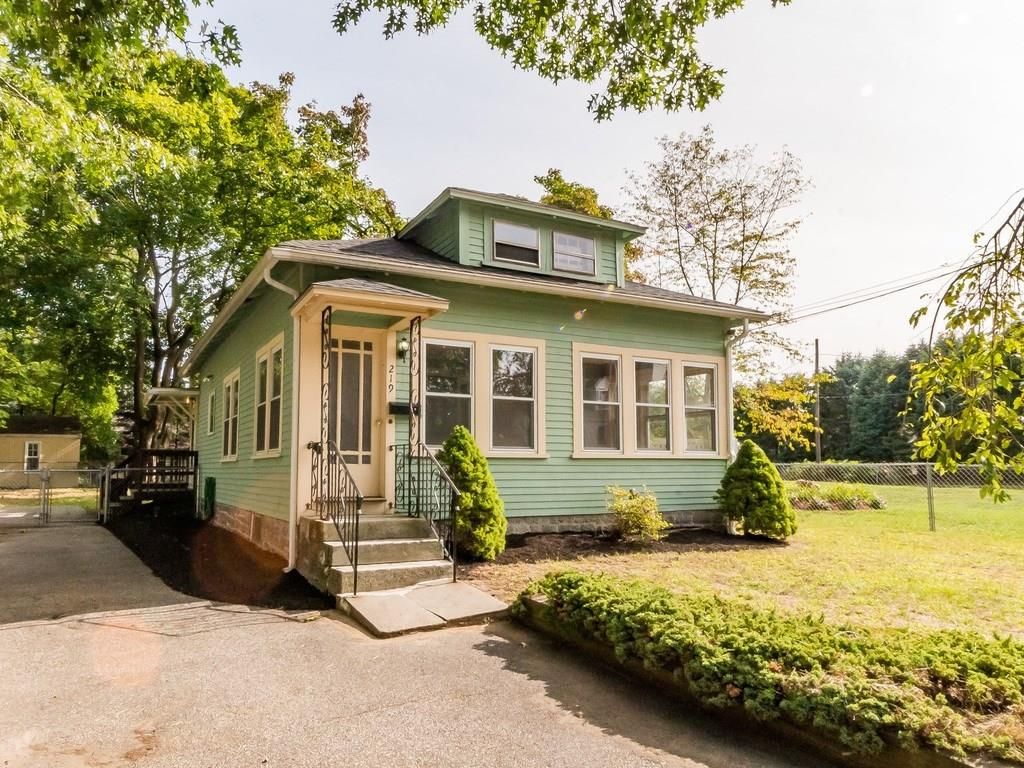 219 Princeton St, North Chelmsford, MA 01863
