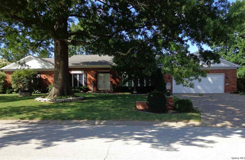 2127 N Wilmar Dr, Quincy, IL 62301