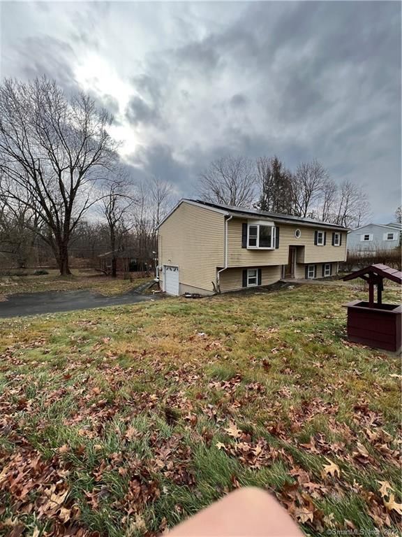 3 Tame Buck Rd, Wolcott, CT 06716