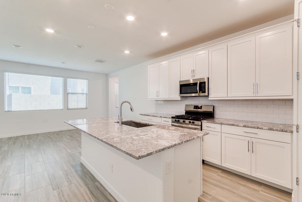 1070 E Marlin Dr, Chandler, AZ 85286
