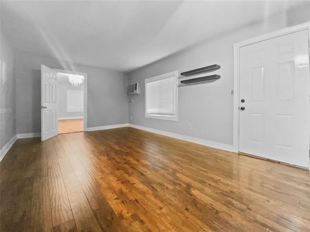 802 Azalea St, Lake Jackson, TX 77566