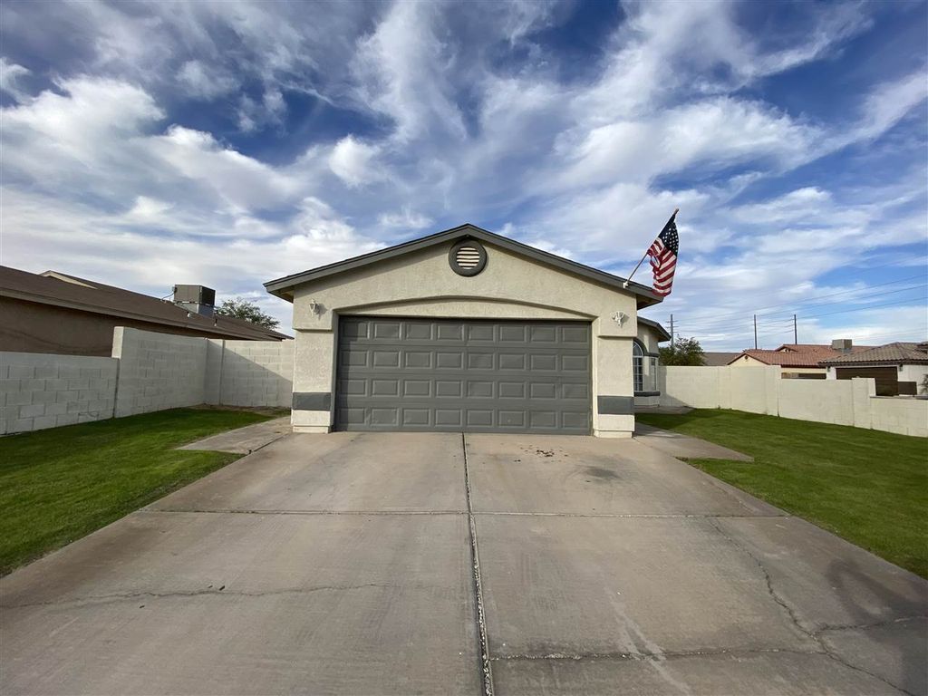 1656 E Los Olivos Dr, San Luis, AZ 85349