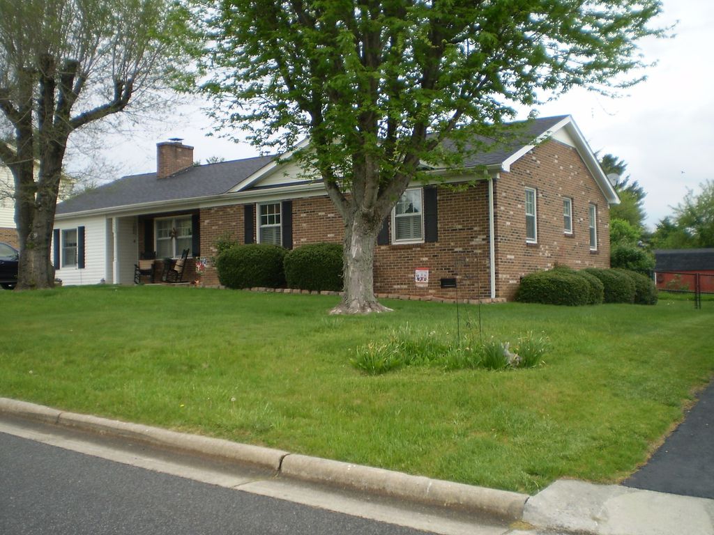 1250 N 11th St, Wytheville, VA - 3 Bed, 2 Bath Single-Family Home - 49