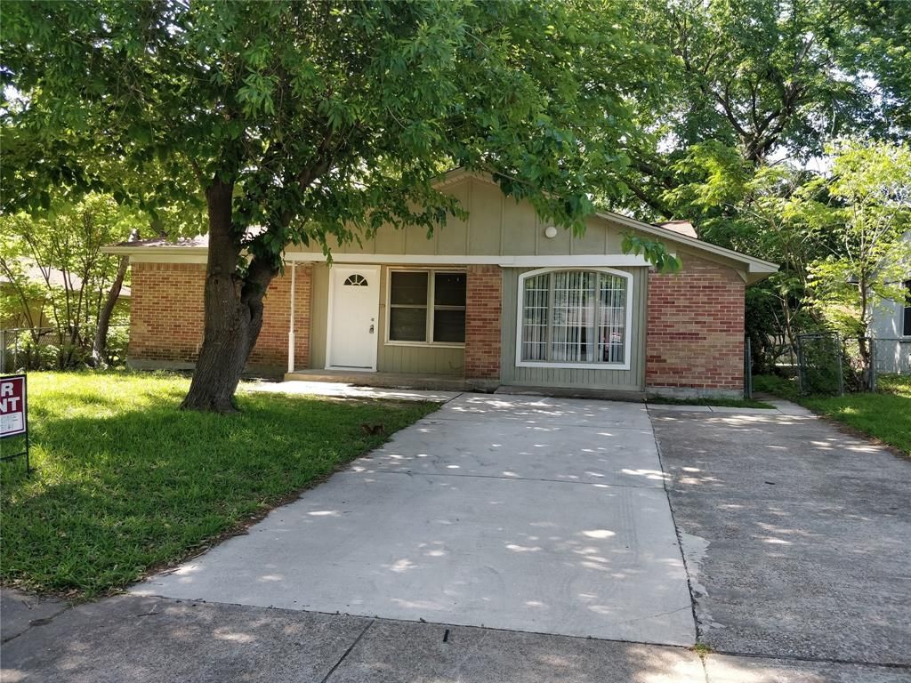 2210 Loyce Dr, Mesquite, TX 75149