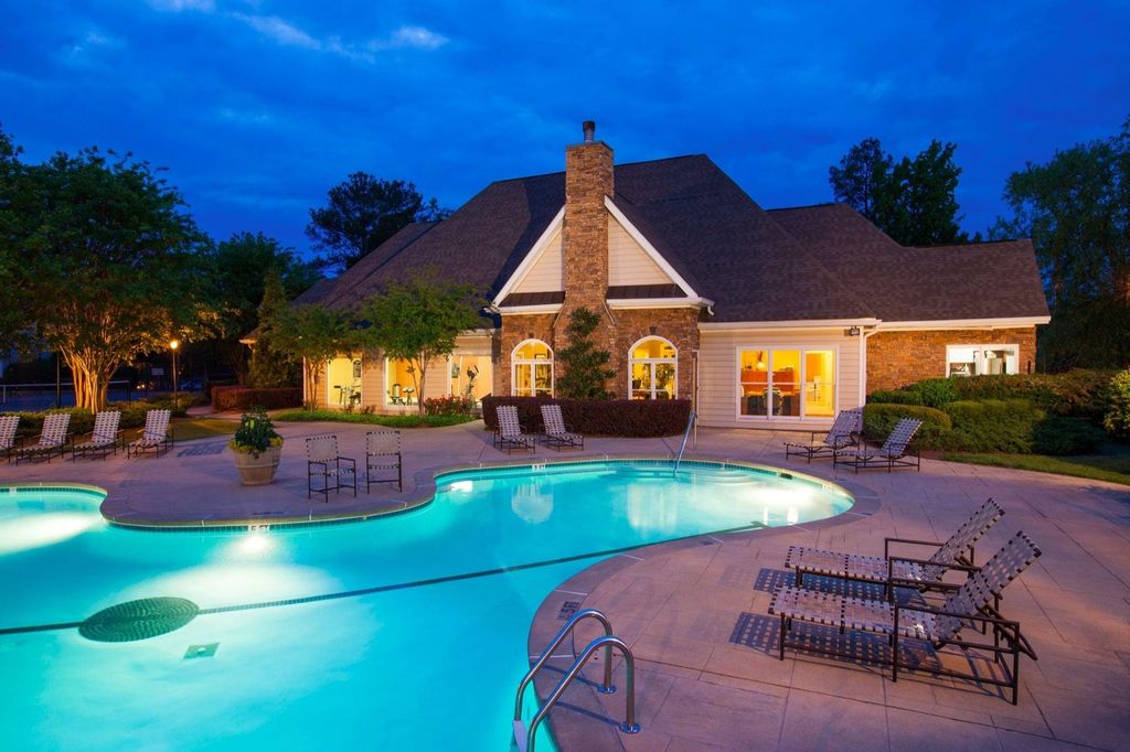 1113 Powers Ferry Pl, Marietta, GA 30067