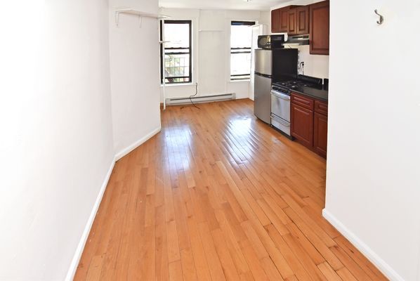 526 E 6th St #12, New York, NY 10009