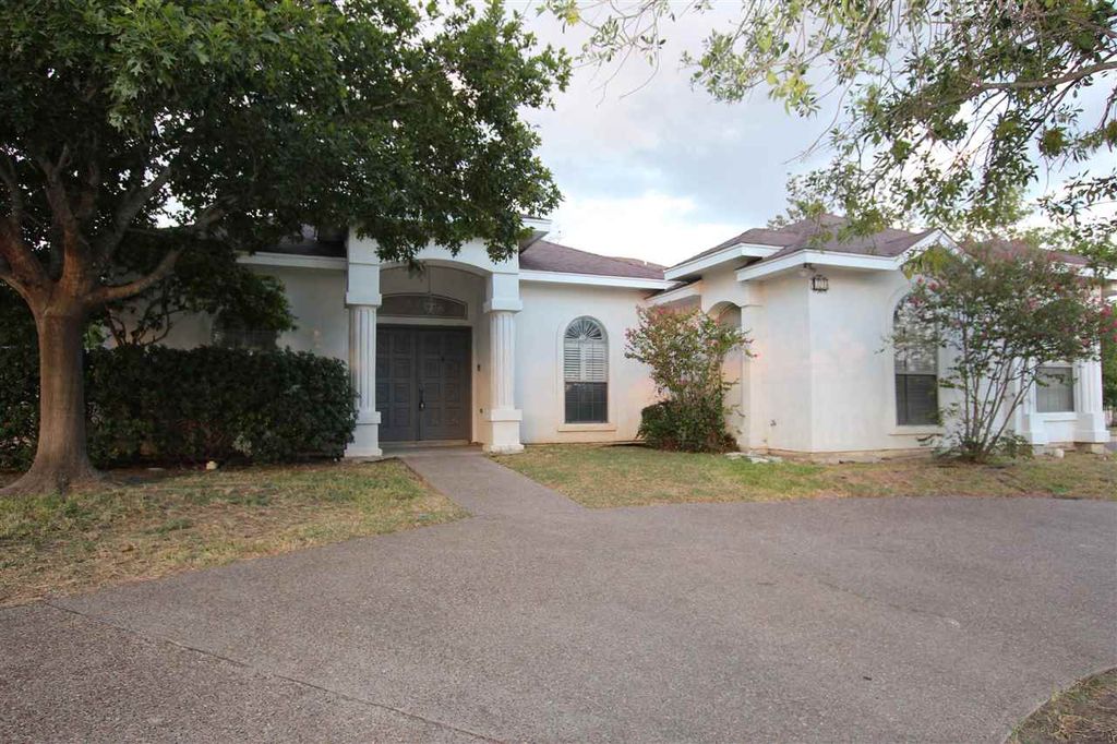 81 Live Oak Ave, Laredo, TX 78045