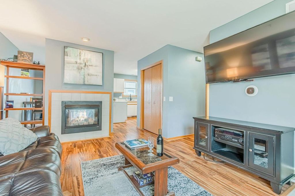 6649 RAYMOND RD, Madison, WI 53711