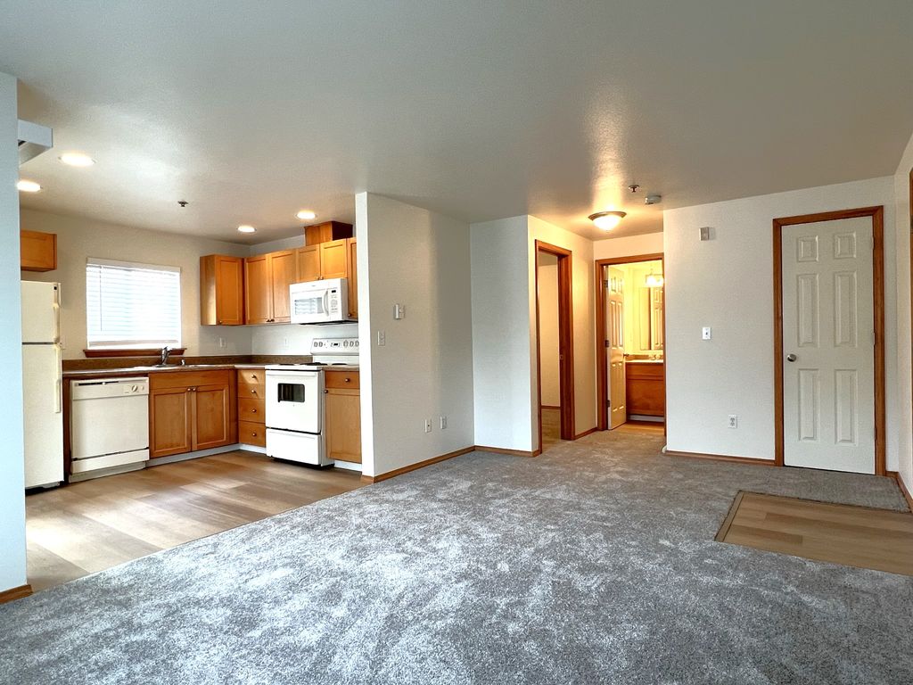 Jenny Marie: 429 SW 155th St - A - Burien, WA | Trulia