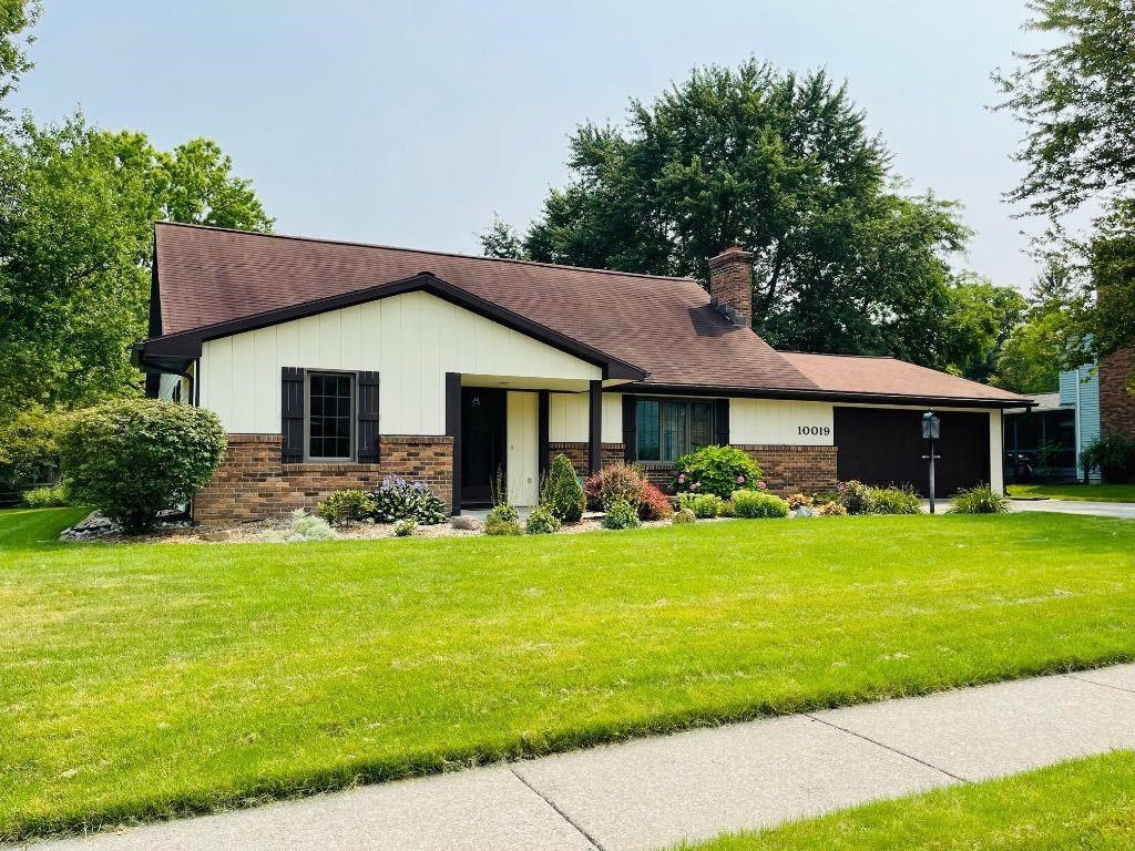10019 Hibiscus Dr, Fort Wayne, IN 46804