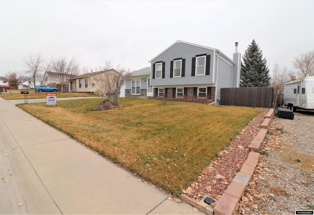 1005 Monroe Dr, Rock Springs, WY 82901