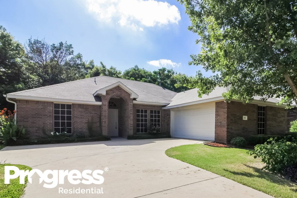 551 Saddlebrook Dr, Lancaster, TX 75146