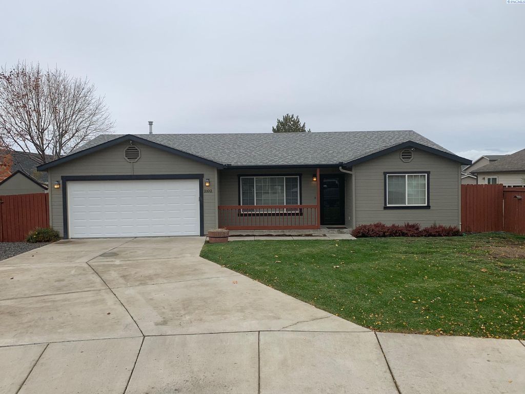 2102 Eastgate Ct, Prosser, WA 99350