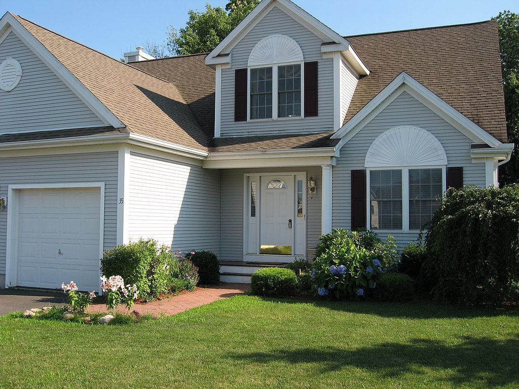 35 Cornerstone Dr, Farmington, CT 06032