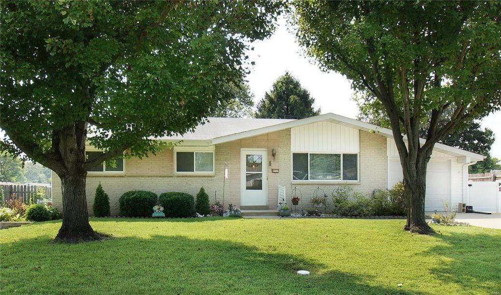 2717 Beloit Dr, Maryland Heights, MO 63043