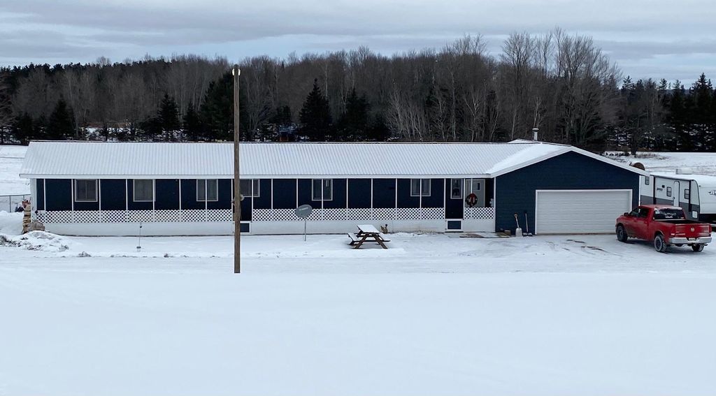 W14162 W Arlen St, Engadine, MI 49827