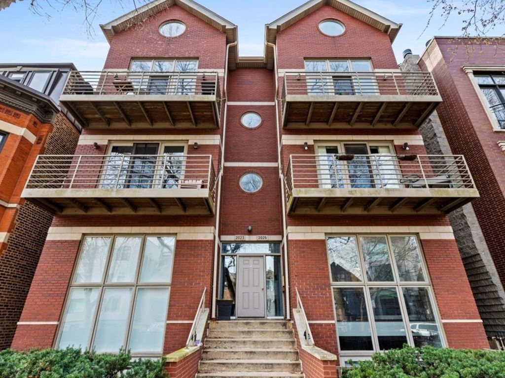 Vibrant neighborhood concert in 2025