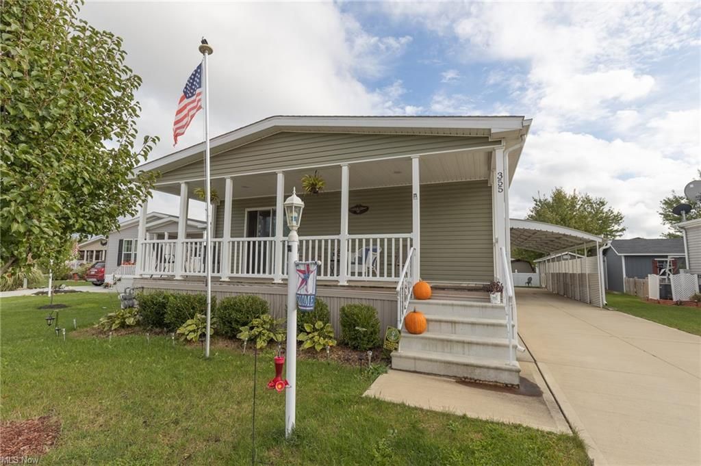 355 Pin Oak Cir, Elyria, OH 44035