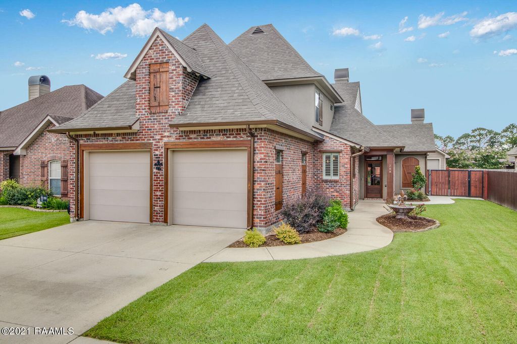 208 Cedar Grove Dr, Youngsville, LA 70592