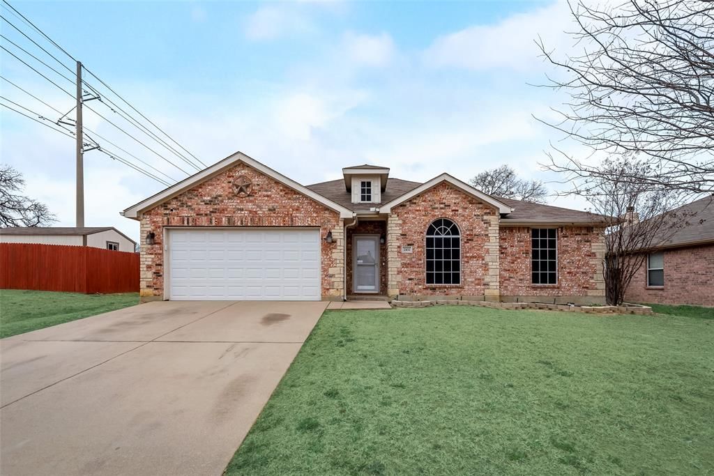 2102 Cancun Dr, Mansfield, TX 76063