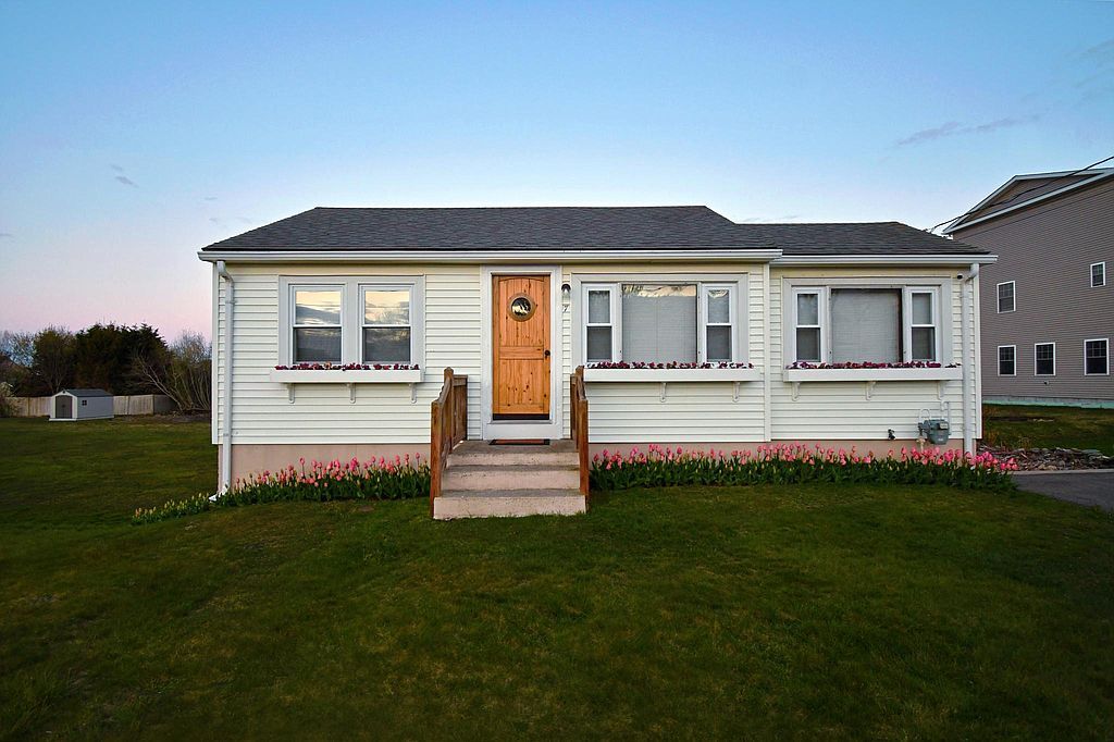 7 Middle Rd, Narragansett, RI 02882 Trulia