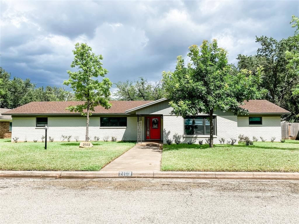 2103 S High St, Brady, TX 76825