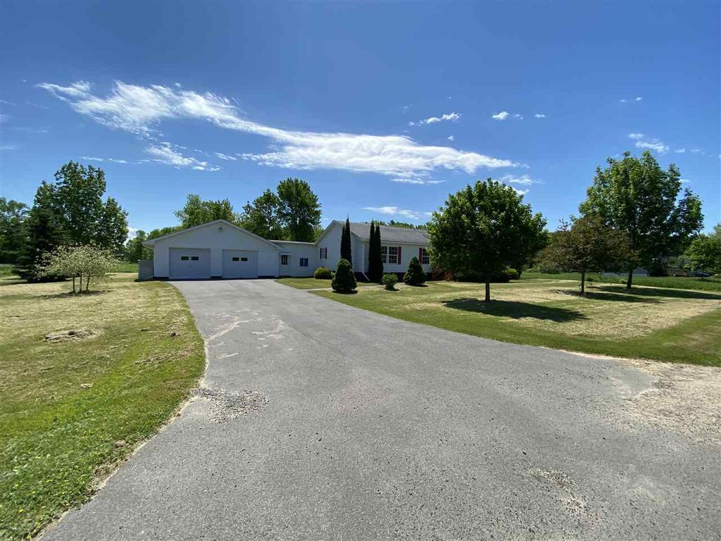 98 Nell Manor Dr, Waddington, NY 13694