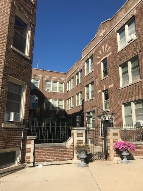 3304 Clinton Ave #3W, Berwyn, IL 60402