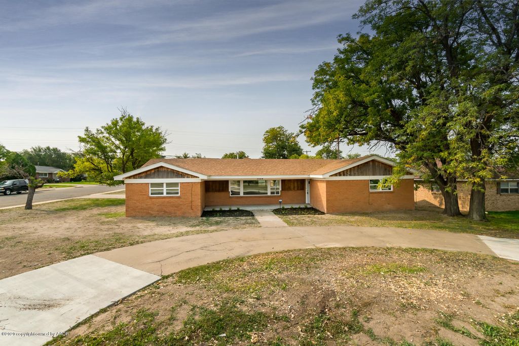 3004 4th Ave, Canyon, TX 79015