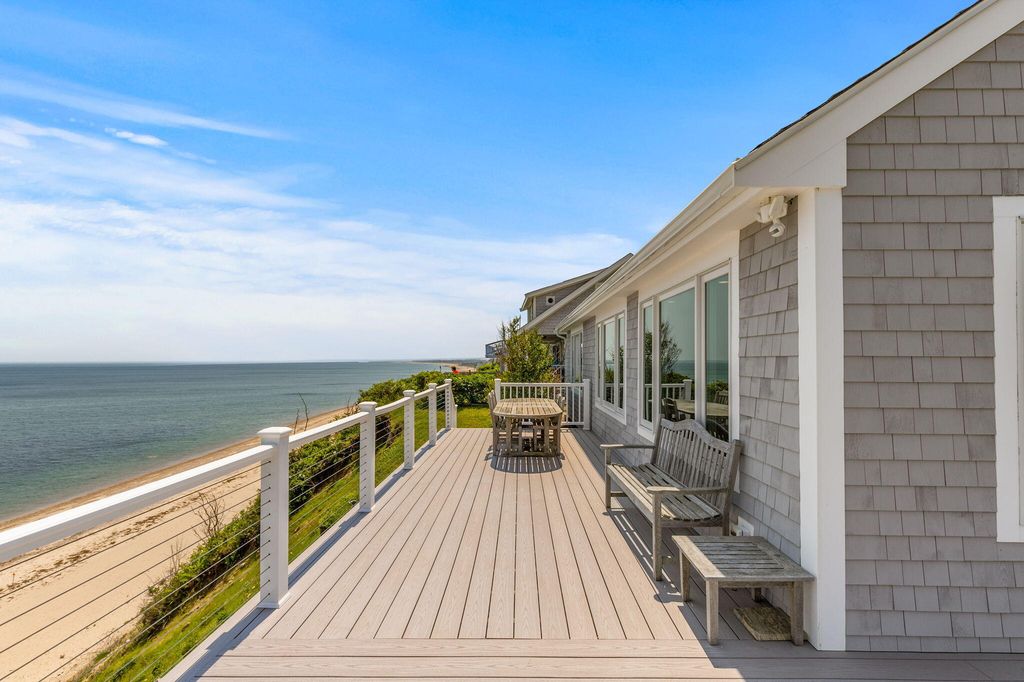 30 Indian Trl, Sagamore Beach, MA 02562