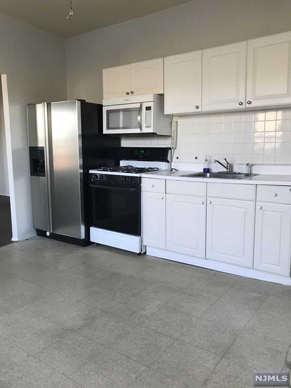 705 Ridge Rd #2, Lyndhurst, NJ 07071