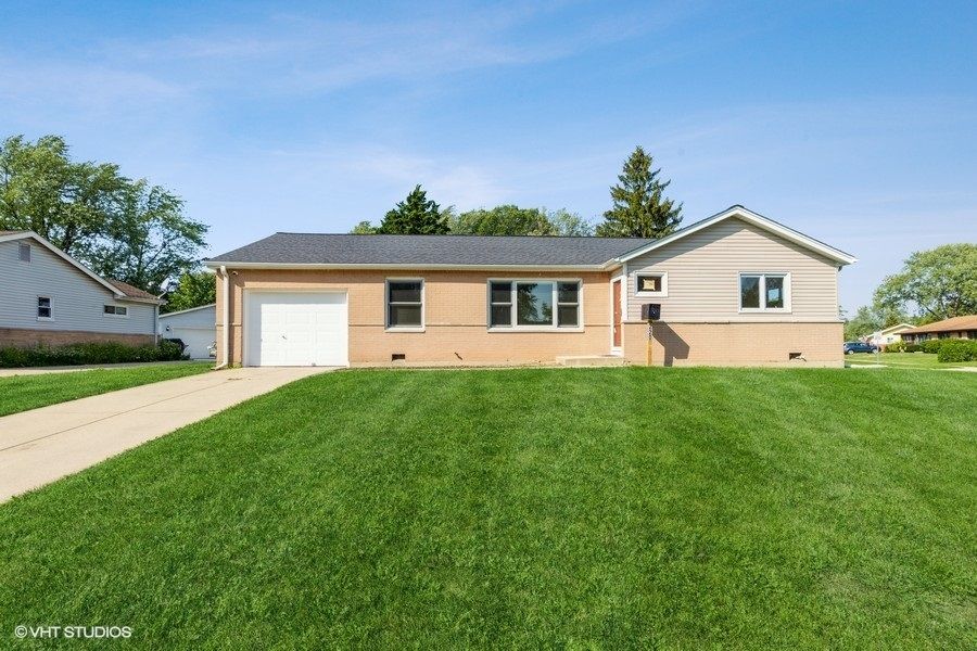 220 Kingman Ln, Hoffman Estates, IL 60169