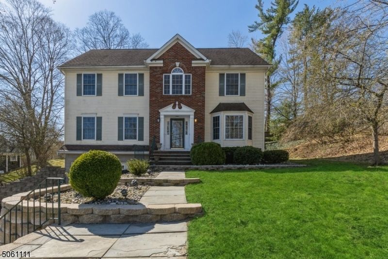 41 E Oak St, Basking Ridge, NJ 07920 4 Bed, 3 Bath SingleFamily Home