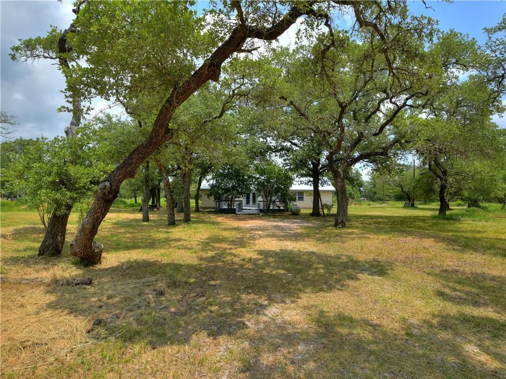 1143 Private Road 2332, Giddings, TX 78942
