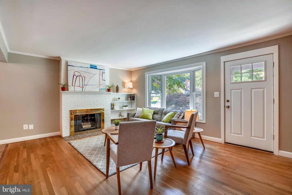 905 Kerwin Rd, Silver Spring, MD 20901