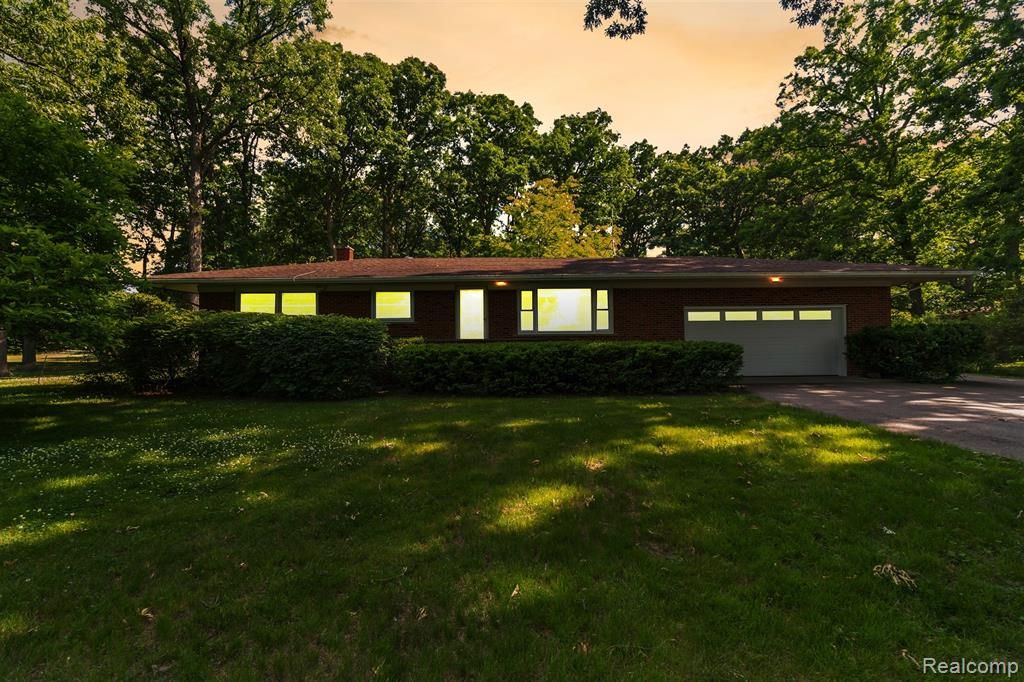 5215 Pratt Rd, Ann Arbor, MI 48103