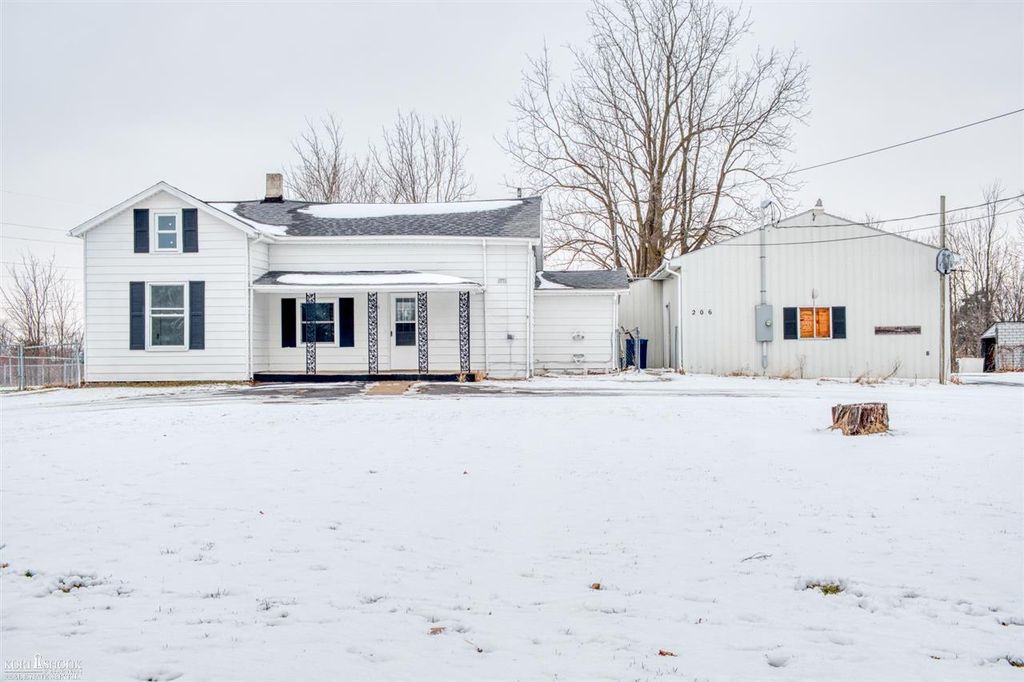206 Pine St, Corunna, MI 48817