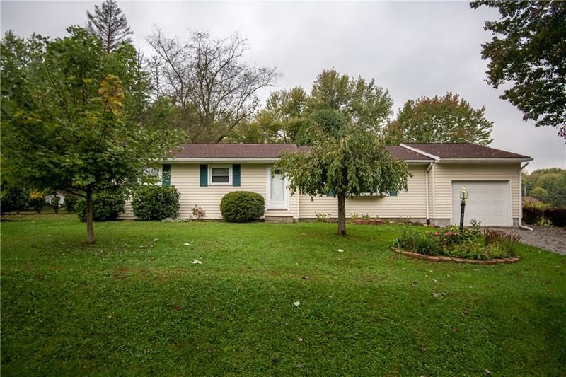 709 New Bedford Rd, West Middlesex, PA 16159
