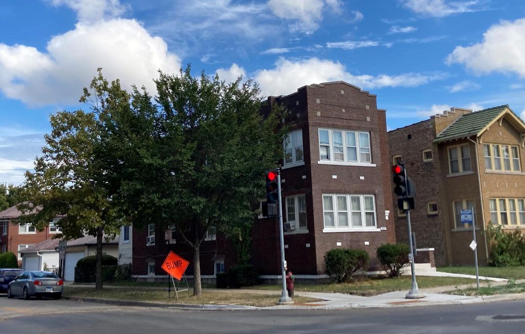 1100 S Oak Park Ave #1, Oak Park, IL 60304