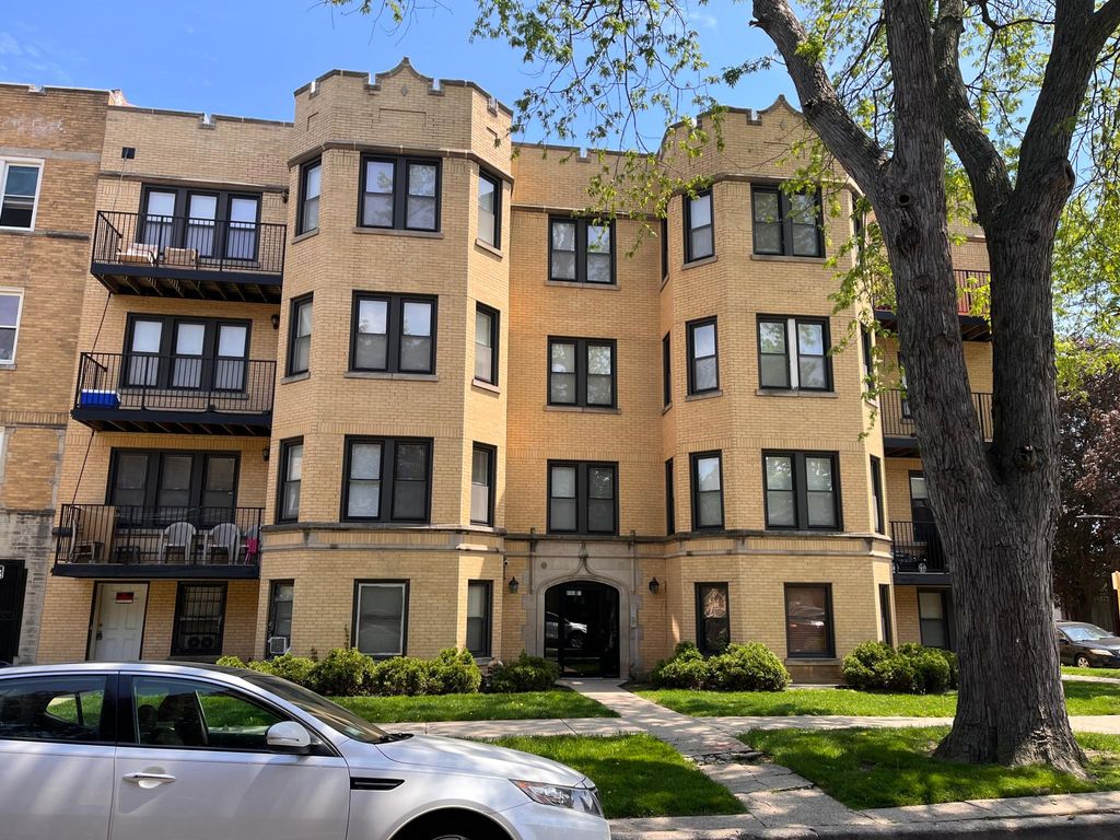 6501 N Mozart St #3S, Chicago, IL 60645