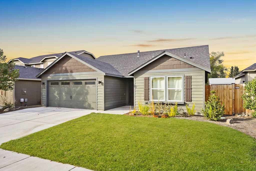 21386 NE Eagle Crossing Ave, Bend, OR 97701