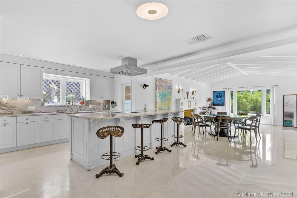 4210 Chase Ave, Miami Beach, FL 33140