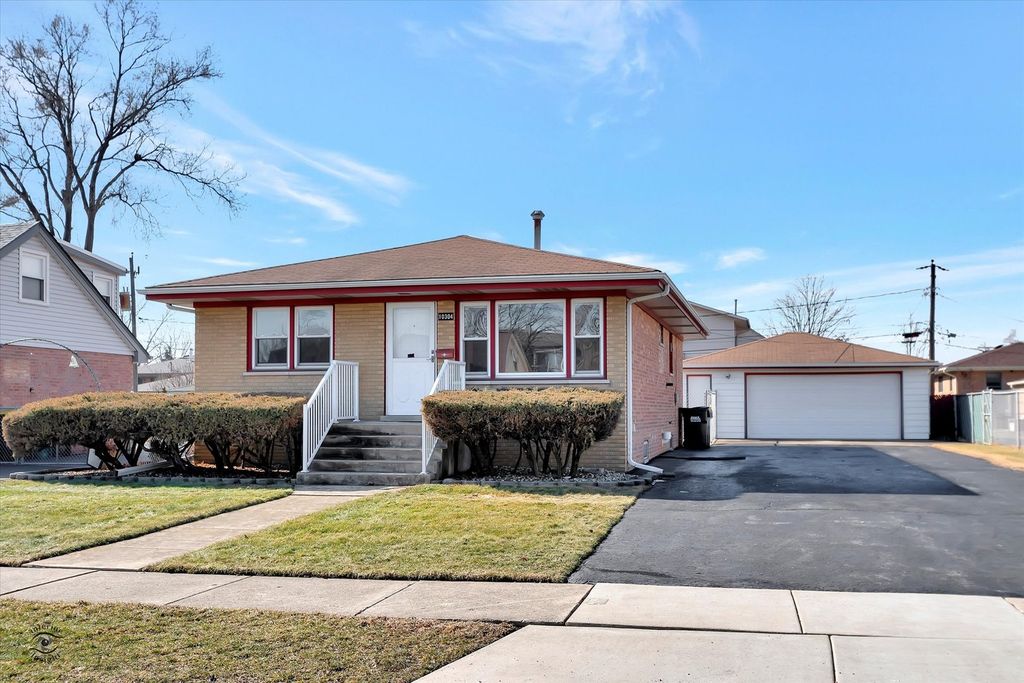 10304 Barnard Dr, Chicago Ridge, IL 60415