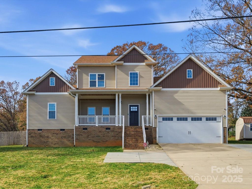 3211 Oakdale Rd, Charlotte, NC 28216 | MLS# 4323248 | Trulia, image size:1024x768