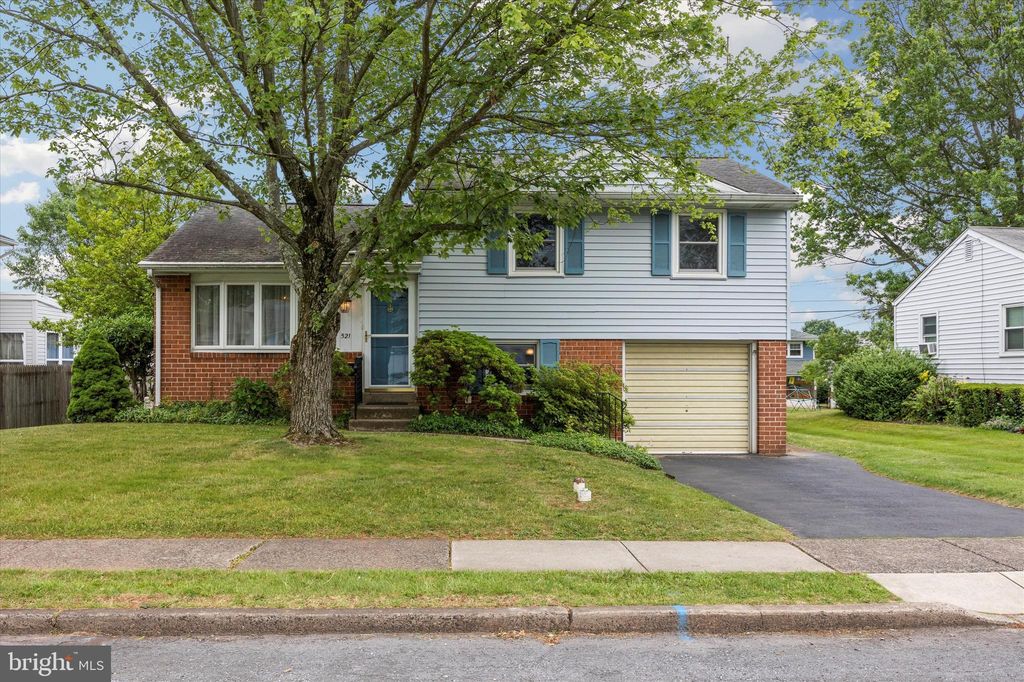 521 Poplar St, Lansdale, PA 19446 See Estimated Value