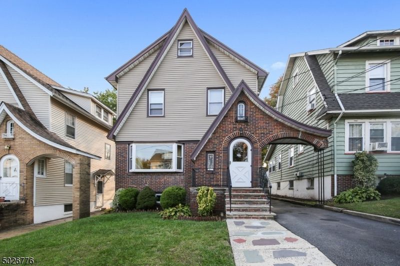 Modern Apartments For Rent In Hillside Nj 07205 for Living room