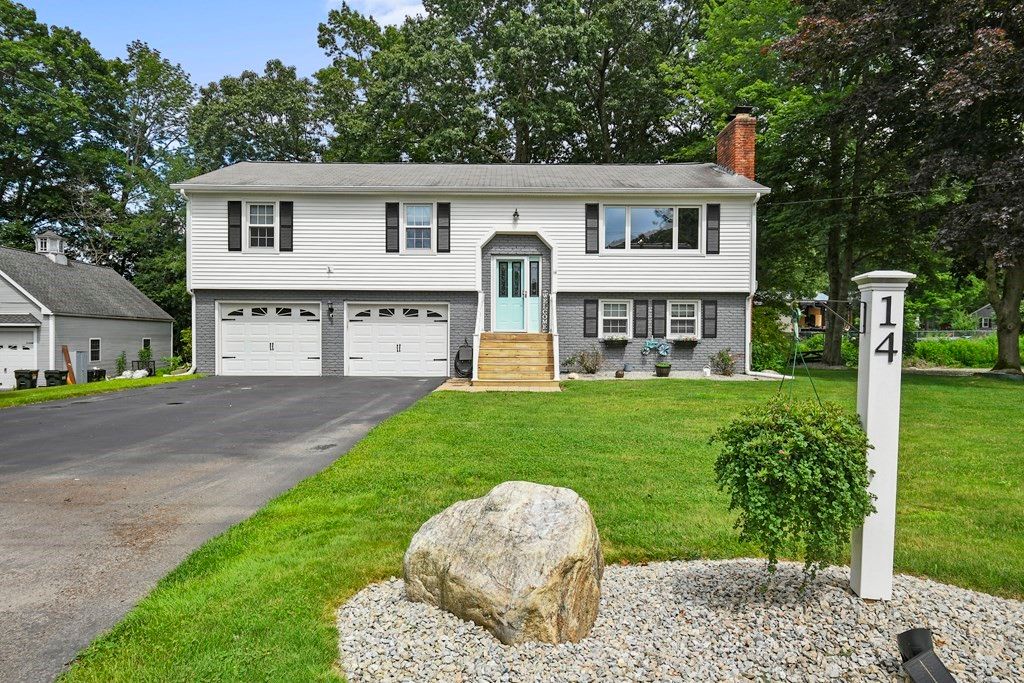 14 Jaybee Ave, Dudley, MA 01571
