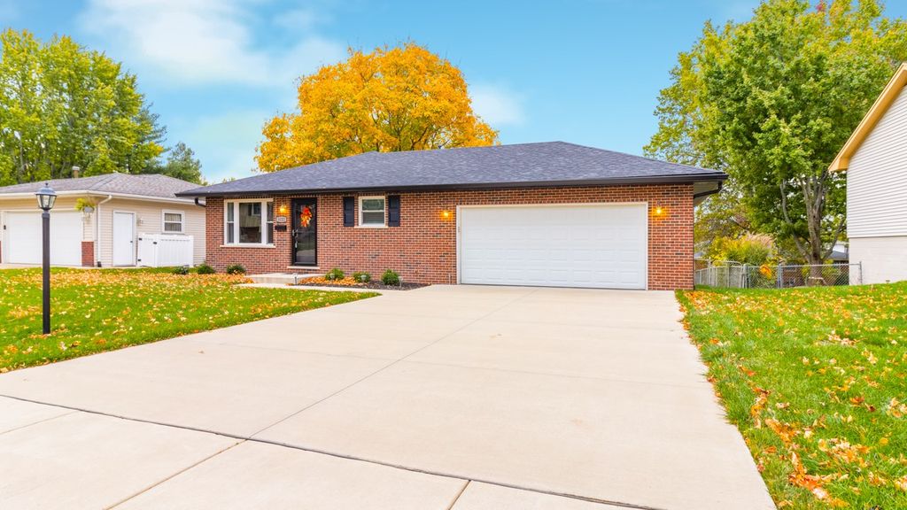 3222 W Birkshire Dr, Peoria, IL 61614 | Trulia